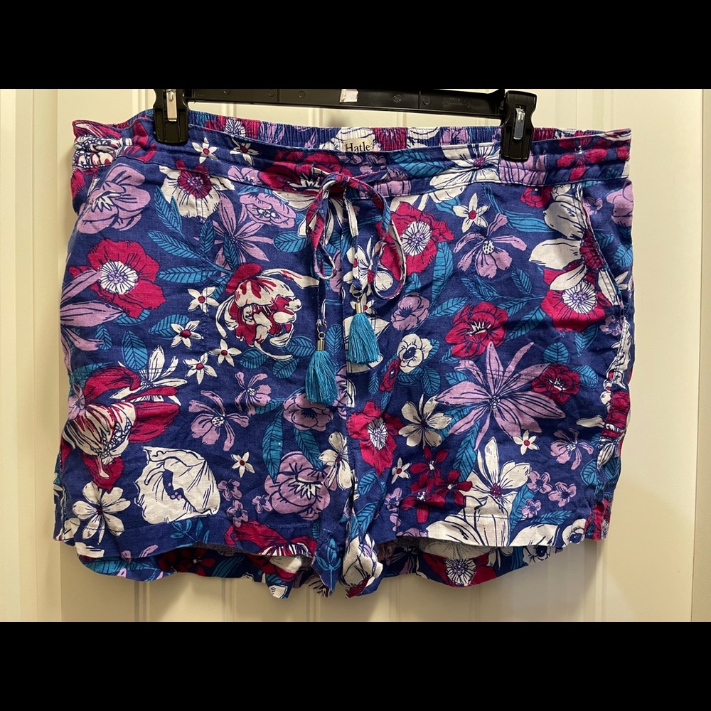 EUC Hatley floral print shorts XL